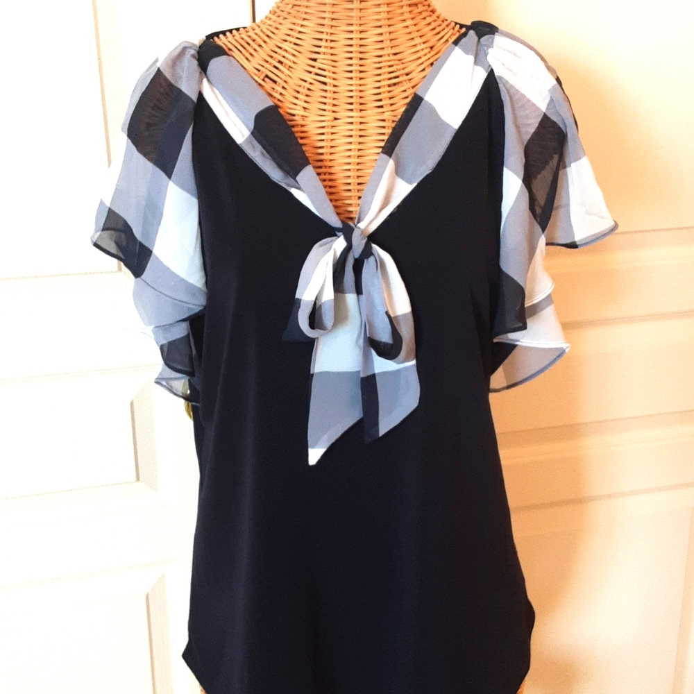 New York & Co. 7th Avenue Design Studio Flutter Sleeve Top💖💖💖NWT